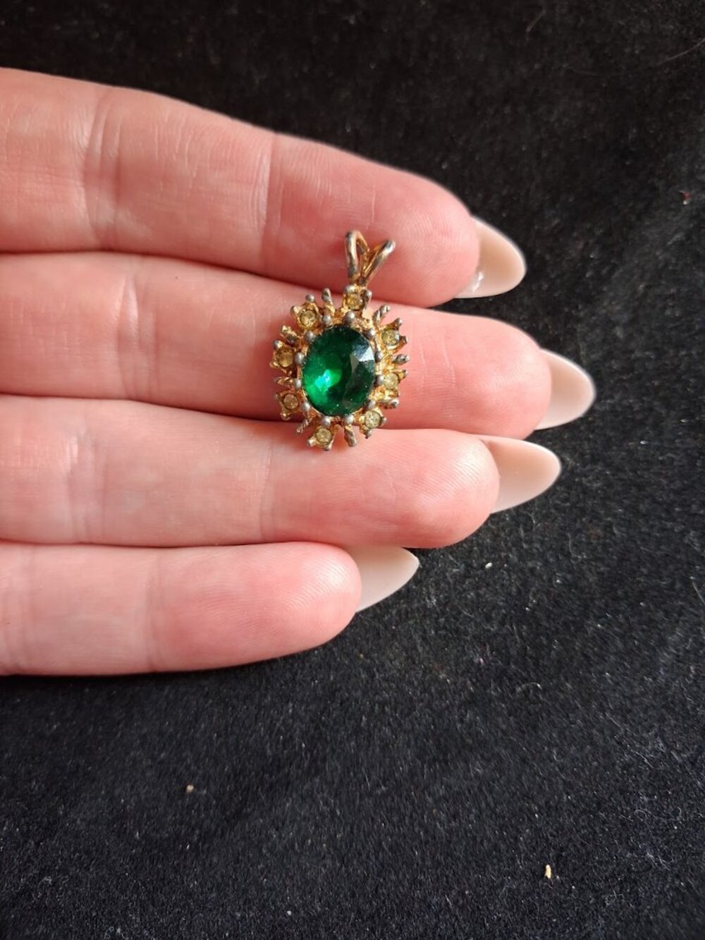 Green stoned pendant